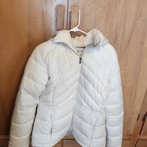 Columbia puffer winter Coat. Size XL, white. Grey fur trim hood.